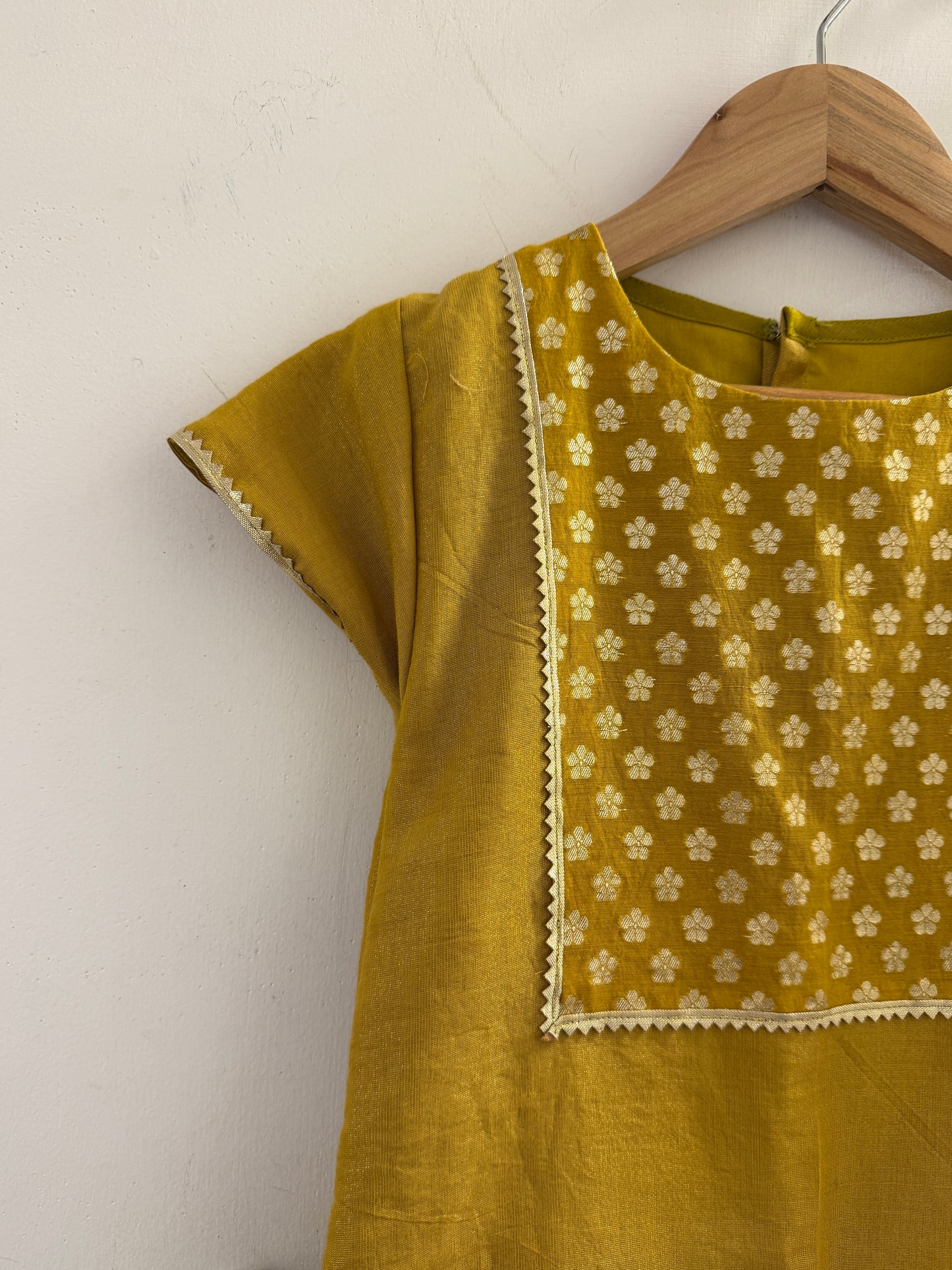 Yellow chanderi lurex kurta set