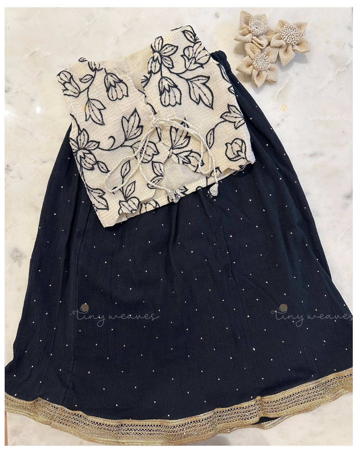 Kota embroidered skirt set [ black ]